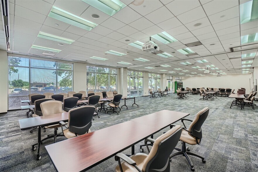 More Photos Of 1310 Rankin Rd, Houston Office For Lease