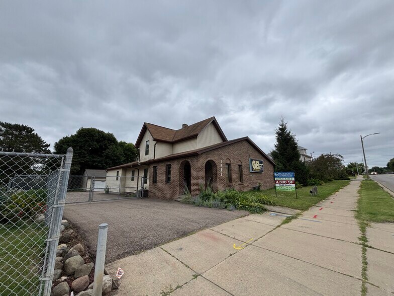 More Photos Of 1511 S Washington Ave, Lansing Office For Sale