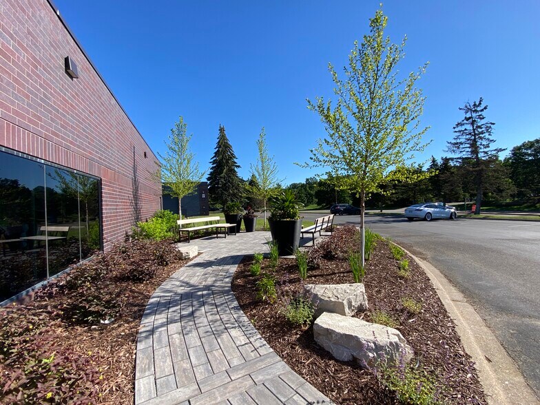 More Photos Of 425 Etna St, Saint Paul Light Manufacturing For Lease