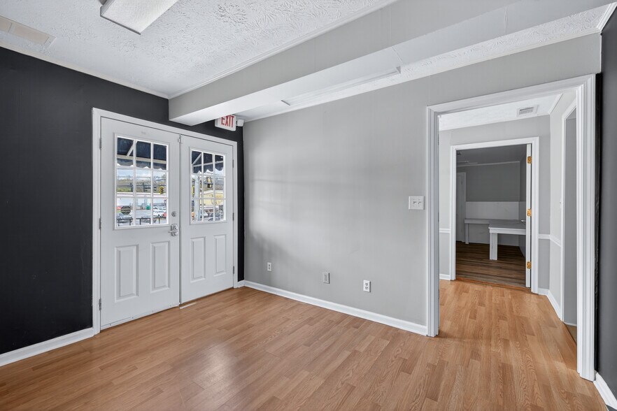 More Photos Of 4109 Robinson St, Covington Freestanding For Sale