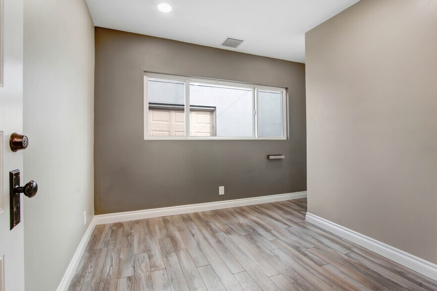 More Photos Of 5709 E Beverly Blvd, Los Angeles Office Residential For Lease