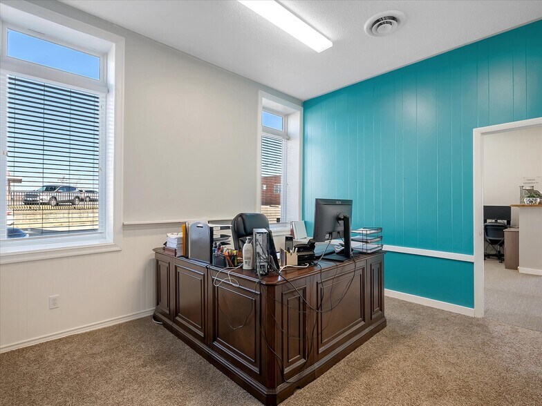 More Photos Of 411 Maple Ln, Hillsboro Office Residential For Sale