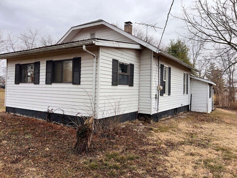 More Photos Of 718 N Illinois St, Tilden Specialty For Sale