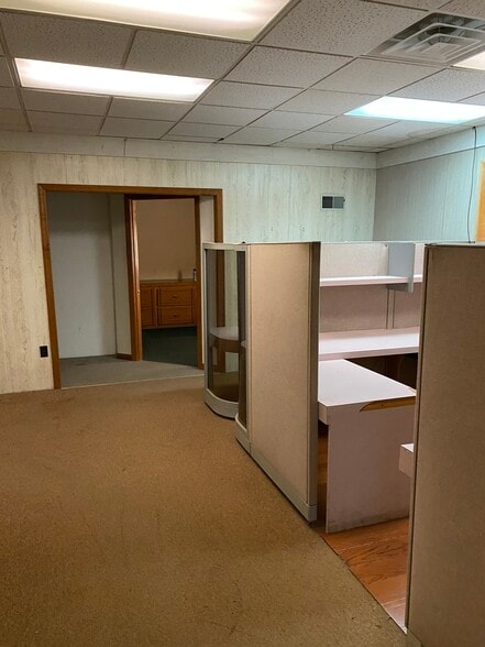 More Photos Of 22412 Perry Hwy, Zelienople Unknown For Lease