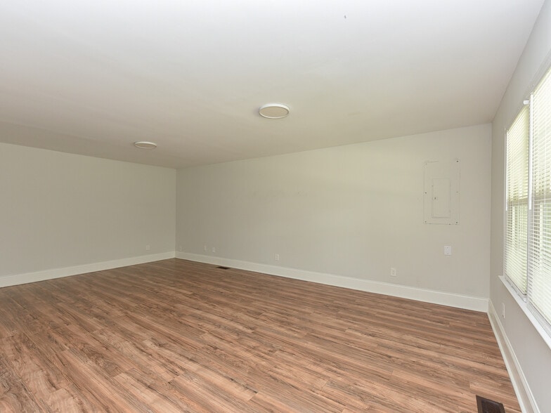 More Photos Of 225 Douglas St, Holly Springs Apartments For Sale