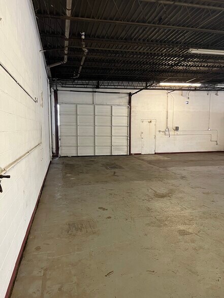 More Photos Of 376 N Witchduck Rd, Virginia Beach Light Manufacturing For Lease