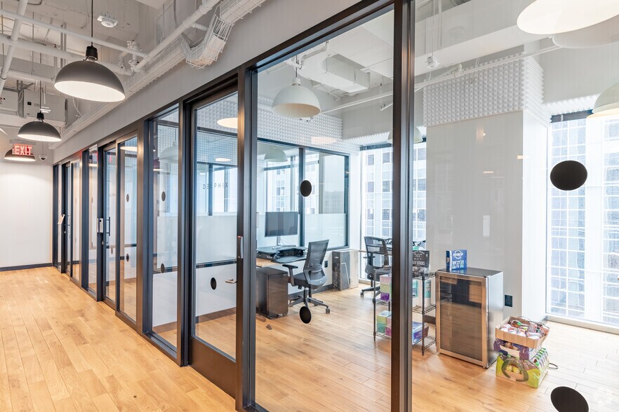 More Photos Of 3280 Peachtree Rd NE, Atlanta Coworking Space