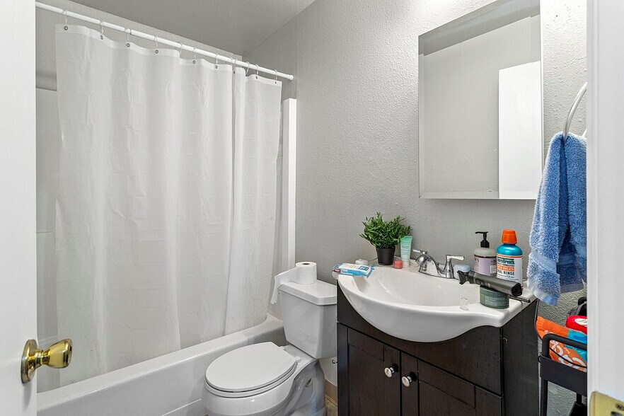 More Photos Of 7820 SW 17th Dr, Portland Apartments For Sale