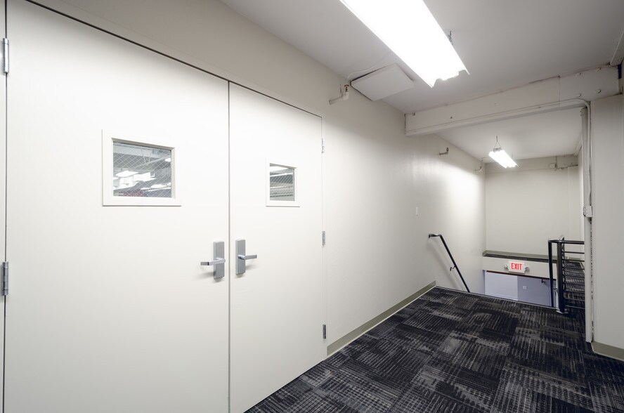 More Photos Of 901 Shasta St, Redwood City Warehouse For Lease