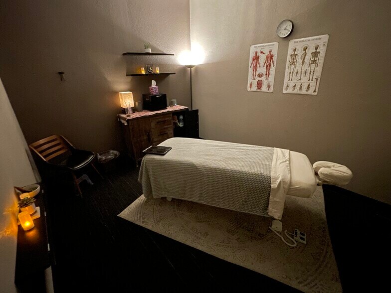 More Photos Of 1585 S Plaza Way, Flagstaff Light Distribution For Lease