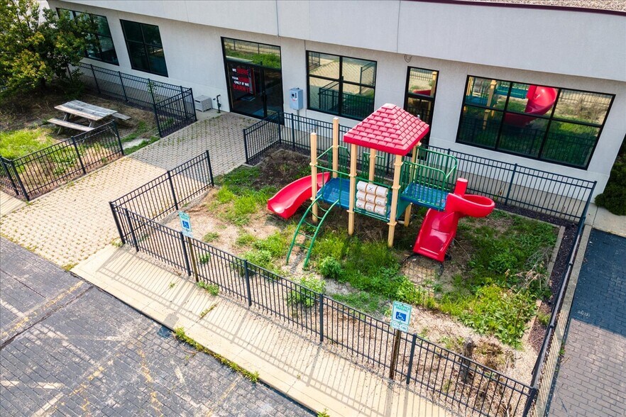 More Photos Of 1910 Moreland Blvd, Champaign Auto Dealership For Sale