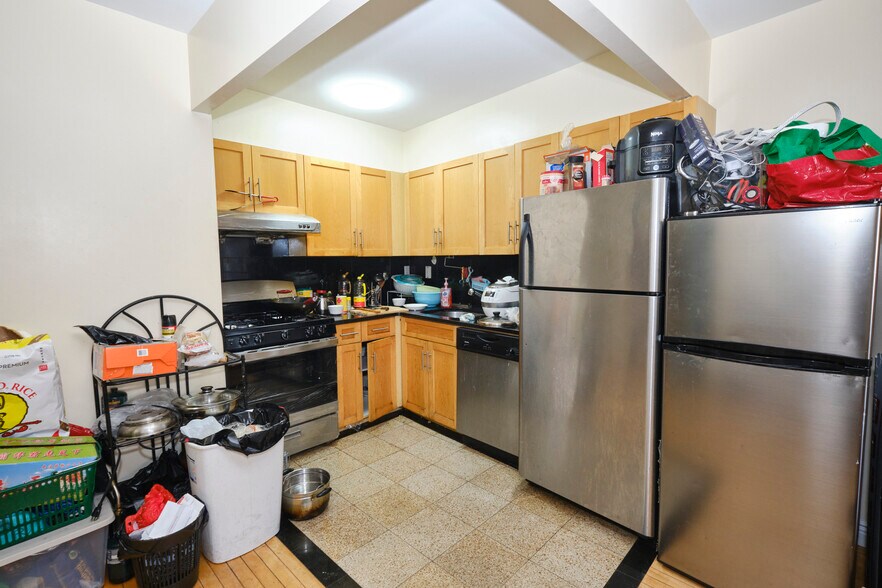 More Photos Of 133-40 37th Ave, Flushing Storefront Retail Residential For Sale