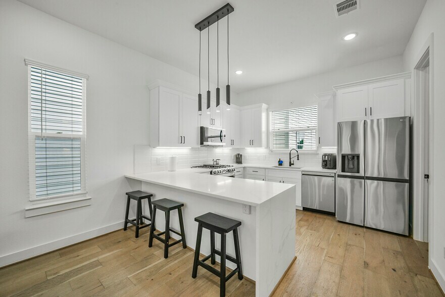 More Photos Of 316 Thornton Rd, Houston Apartments For Sale