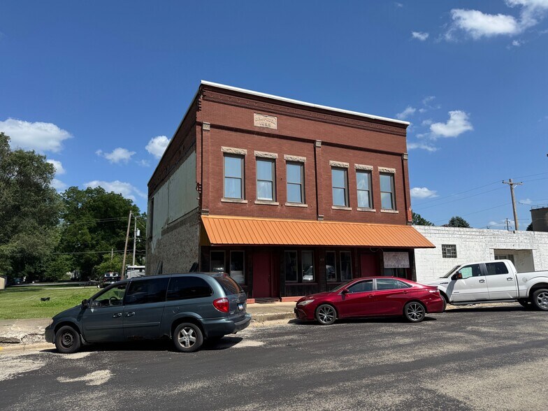 Primary Photo Of 414 5th St, Illiopolis General Retail For Sale