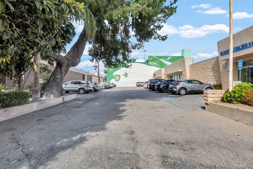 More Photos Of 241 W Olive Ave, Burbank Medical For Lease