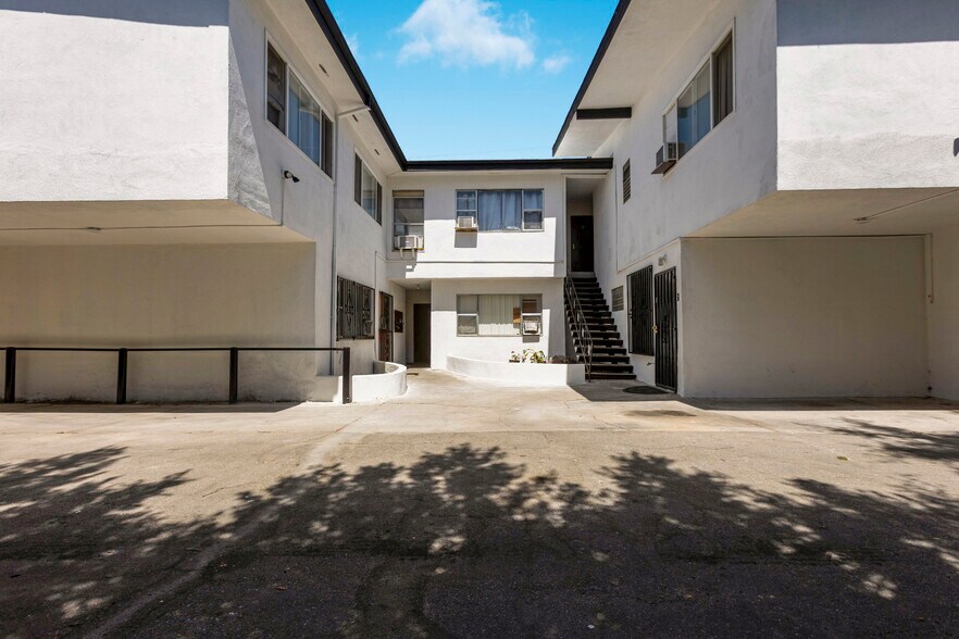 More Photos Of 3112 Estara Ave, Los Angeles Apartments For Sale