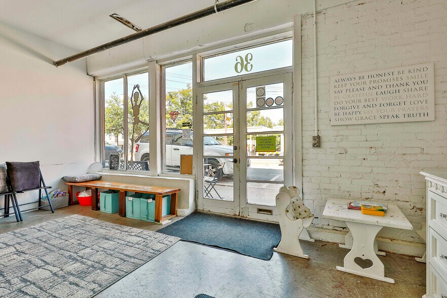 More Photos Of 34-36 Madison St, Newnan Storefront For Lease