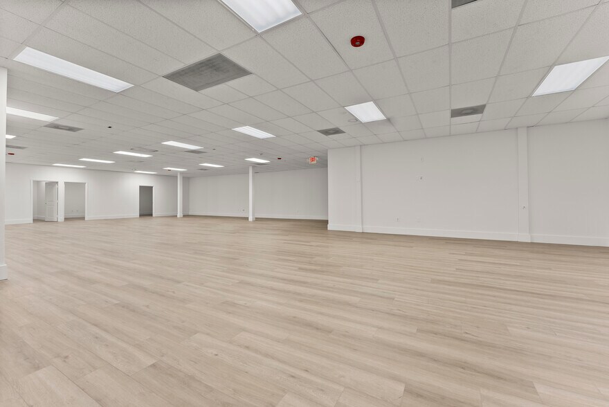 More Photos Of 2000 N Federal Hwy, Delray Beach General Retail For Lease