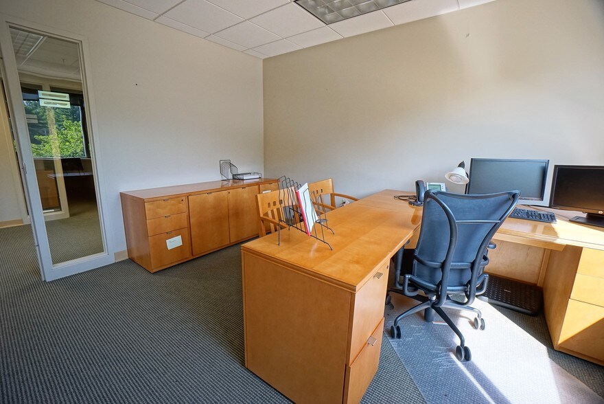 More Photos Of 6 Trafalgar Sq, Nashua Office For Lease