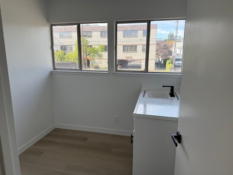 More Photos Of 19830 Lake Chabot Rd, Castro Valley Medical For Lease