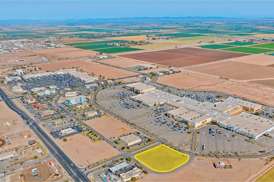 Primary Photo Of 1560 Dogwood Road, El Centro Parking Lot For Sale