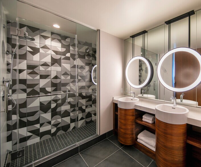 More Photos Of 130 W Huntington Dr, Arcadia Hotel For Sale