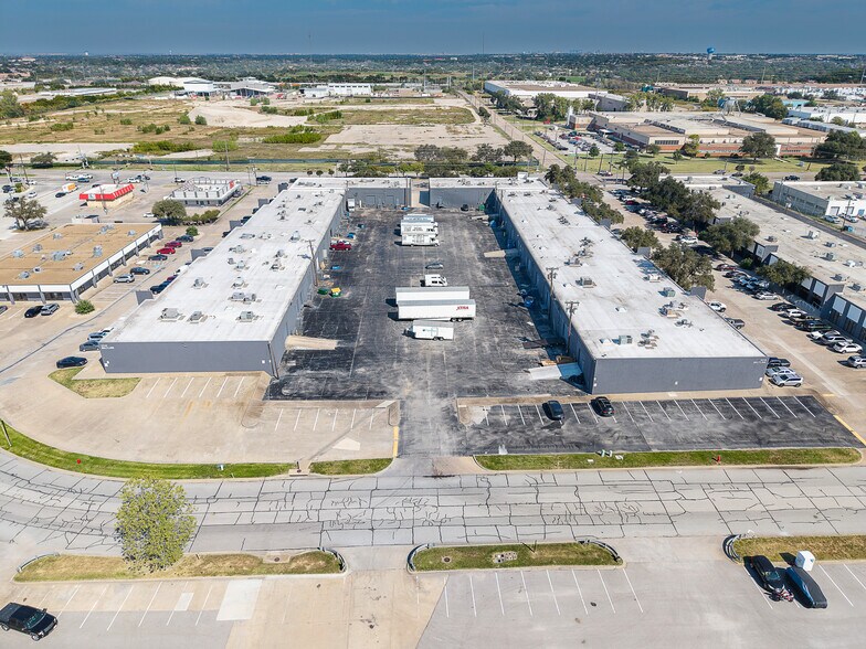 More Photos Of 3212-3214 Belt Line Rd, Farmers Branch Unknown For Lease
