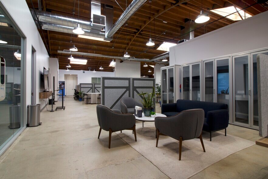 More Photos Of 2014-2058 Broadway, Santa Monica Loft Creative Space For Lease