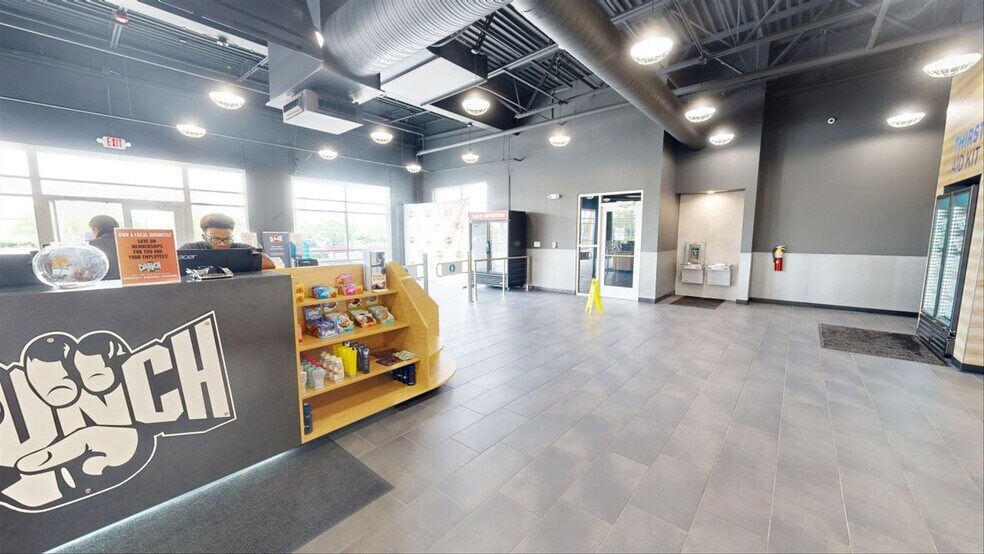 More Photos Of 14450 Mundy Dr, Noblesville Storefront For Sale