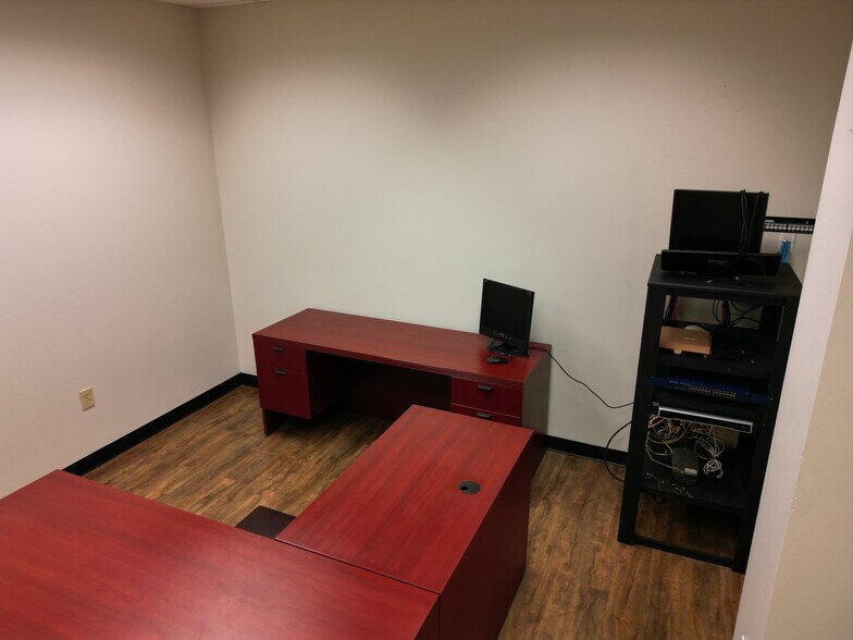 More Photos Of 10205 Windfern Rd, Houston Warehouse For Lease