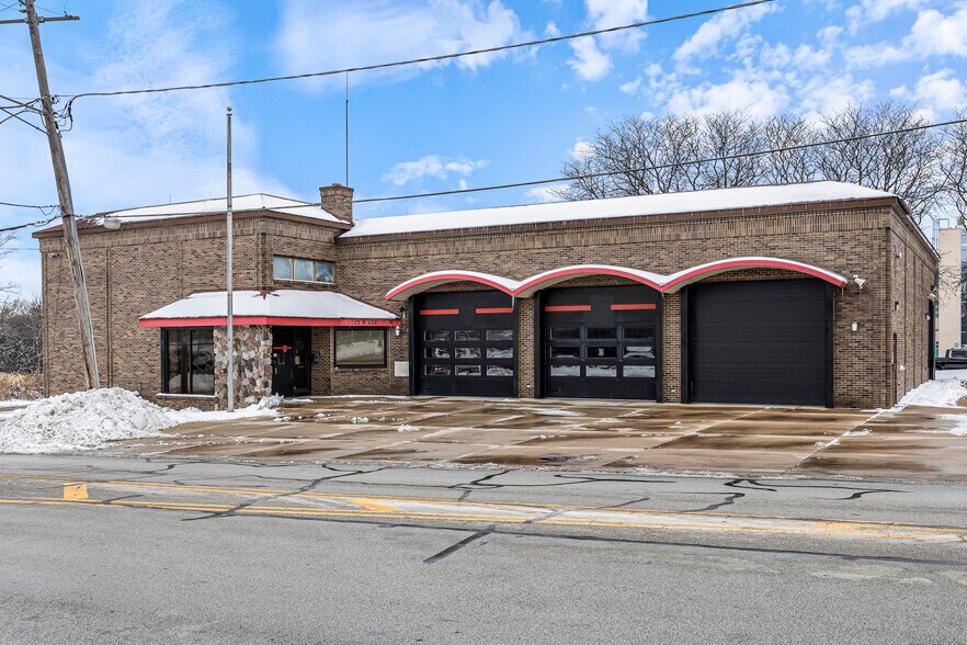 Primary Photo Of 27W530 High Lake Rd, Winfield General Retail For Sale