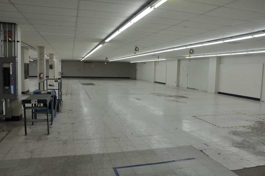 More Photos Of 100 Carlson Rd, Rochester Manufacturing For Lease