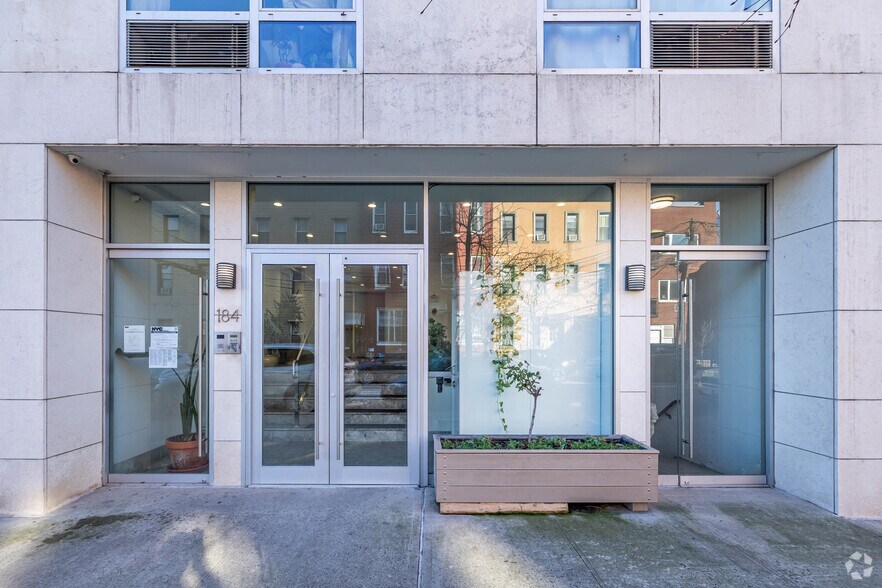 More Photos Of 184 Eagle St, Brooklyn Apartments For Lease