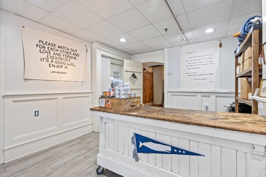 More Photos Of 4 Townsend Ave, Boothbay Harbor Freestanding For Sale