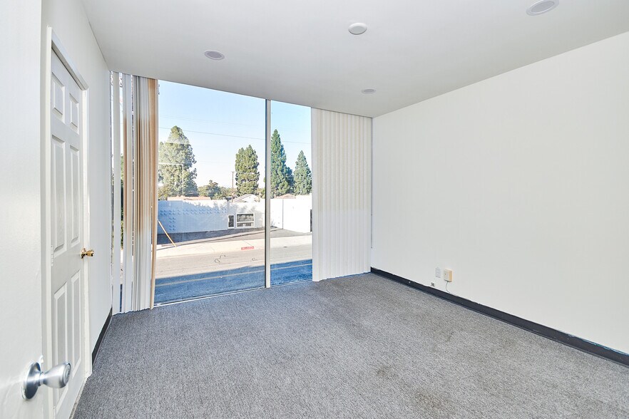 More Photos Of 1532-1538 W Commonwealth Ave, Fullerton Storefront Retail Residential For Lease