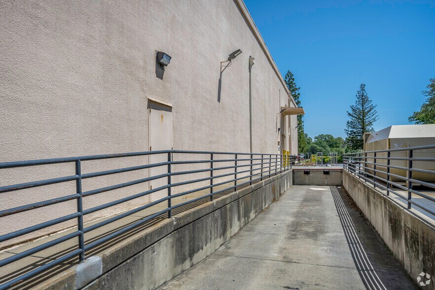 More Photos Of 1850 Douglas Blvd, Roseville Unknown For Lease