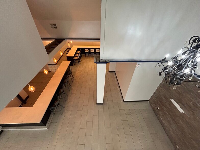 More Photos Of 1032 S Western Ave, Los Angeles Bar For Lease