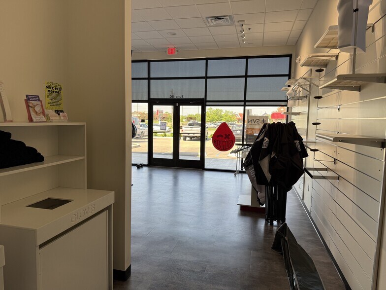 More Photos Of 6432 Florida, Evansville Storefront For Lease