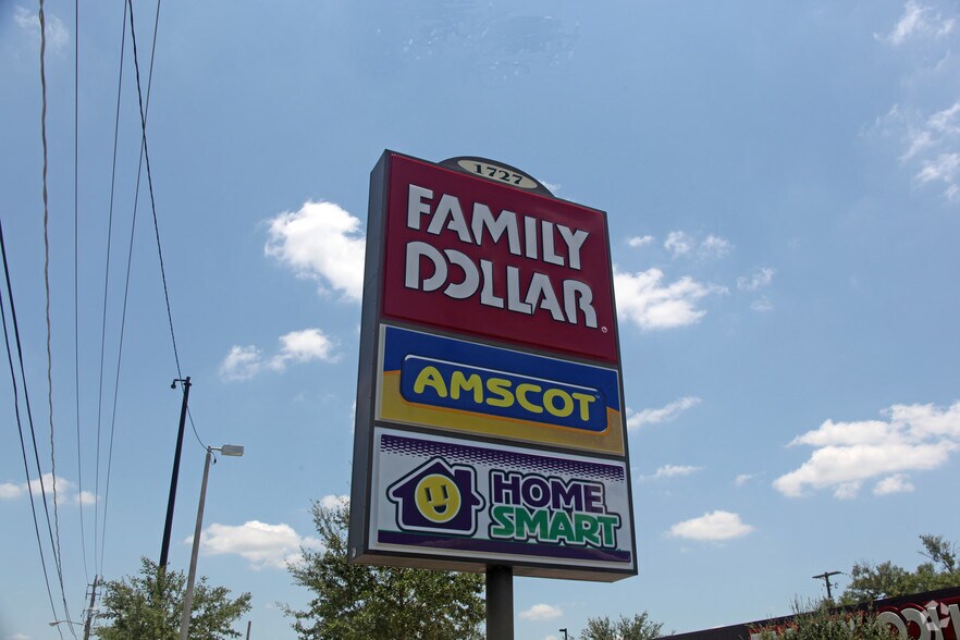 More Photos Of 1727 E Busch Blvd, Tampa Storefront For Lease