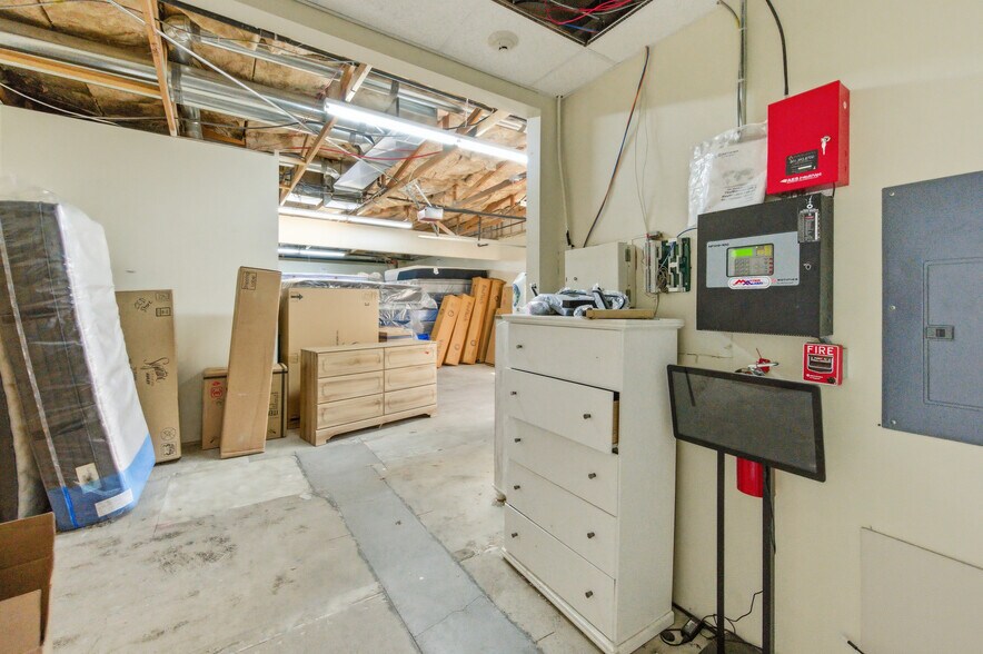 More Photos Of 190 N State St, Orem Freestanding For Lease