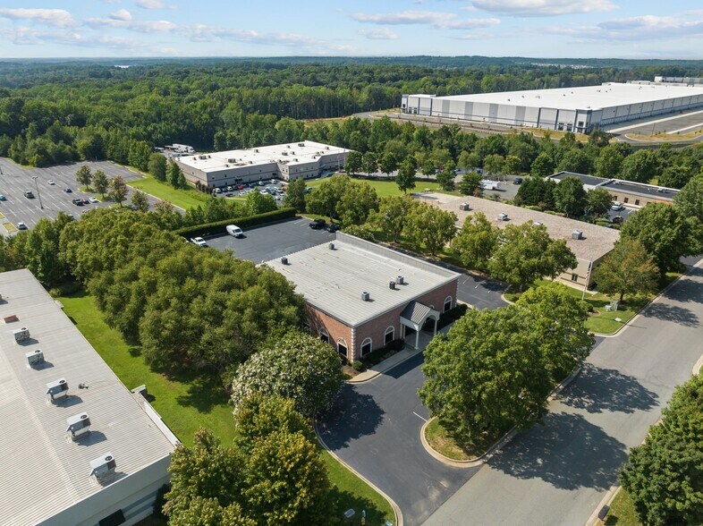 More Photos Of 147 Cedar Pointe Dr, Mooresville Research And Development For Lease