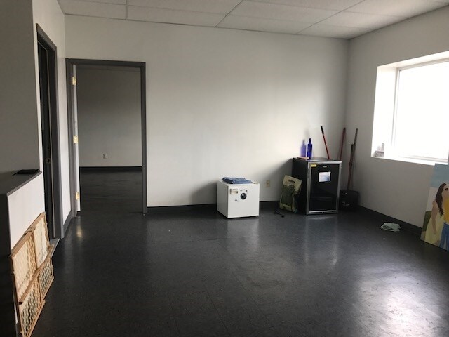 More Photos Of 2520-2522 N Broad St, Philadelphia Showroom For Sale