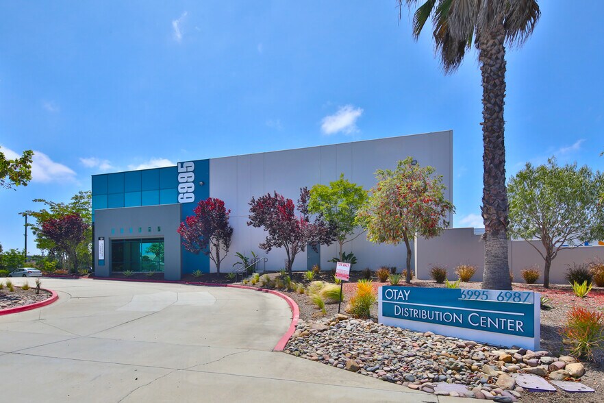 More Photos Of 6987 Calle De Linea, San Diego Unknown For Lease