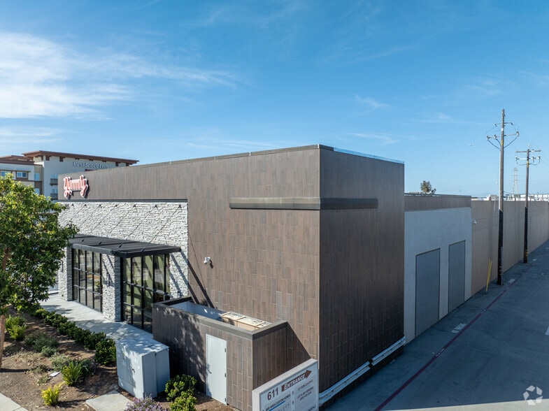 More Photos Of 883 E San Carlos Ave, San Carlos Flex For Sale