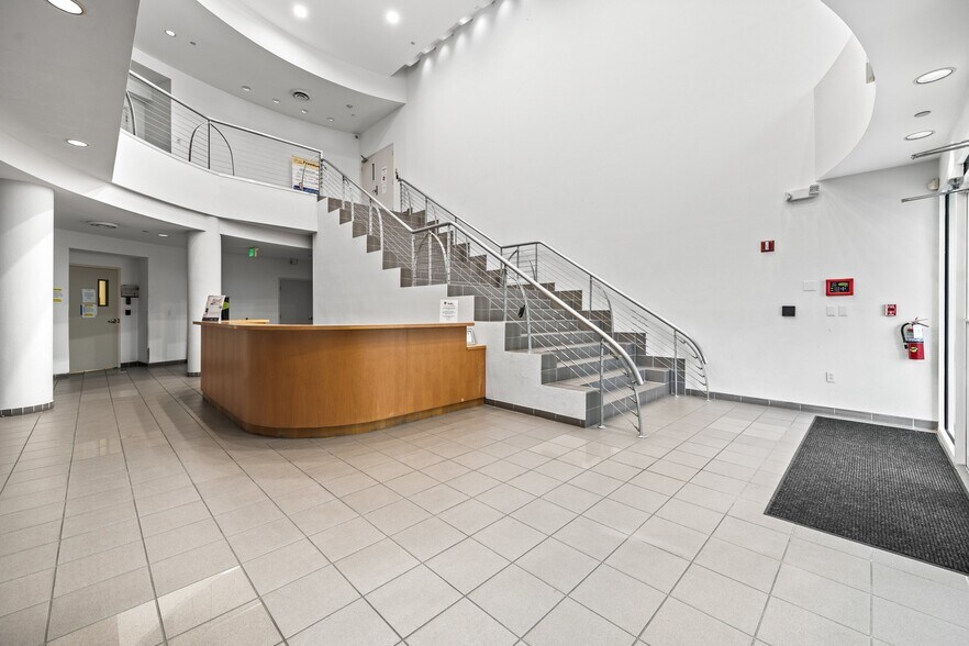 More Photos Of 6015 31st St E, Bradenton Office For Sale