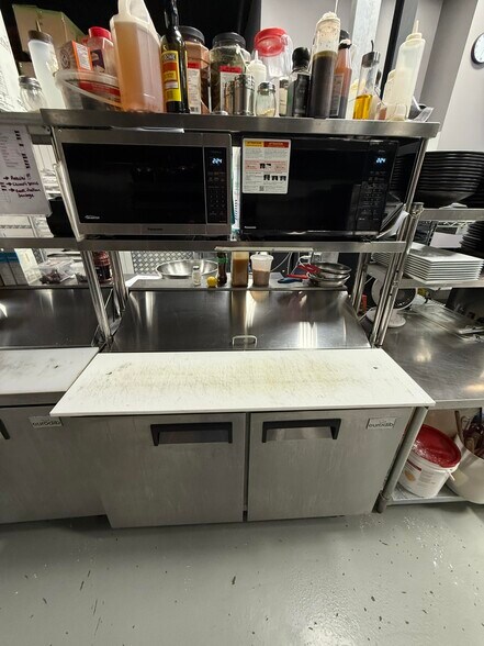 More Photos Of 8 Asa st, Kemptville Restaurant For Sale