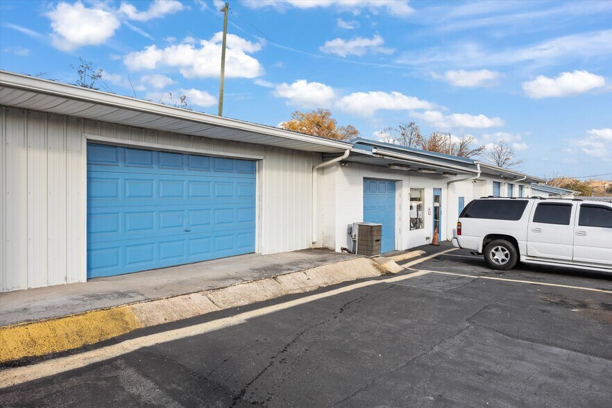 More Photos Of 2845 Western Ave, Knoxville Auto Repair For Sale