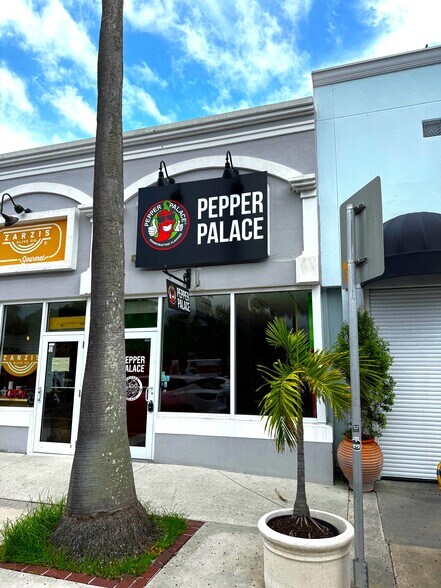 More Photos Of 19-23 N Blvd Of Presidents, Sarasota Storefront For Lease