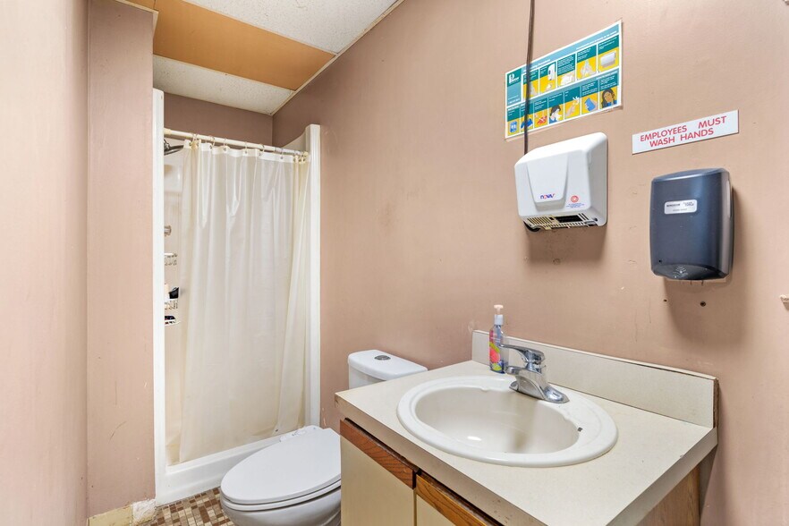 More Photos Of 2001 E Washington St, New Castle Restaurant For Sale