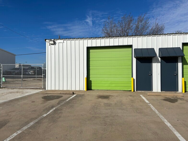 More Photos Of 5051 David Strickland Rd, Fort Worth Warehouse For Lease